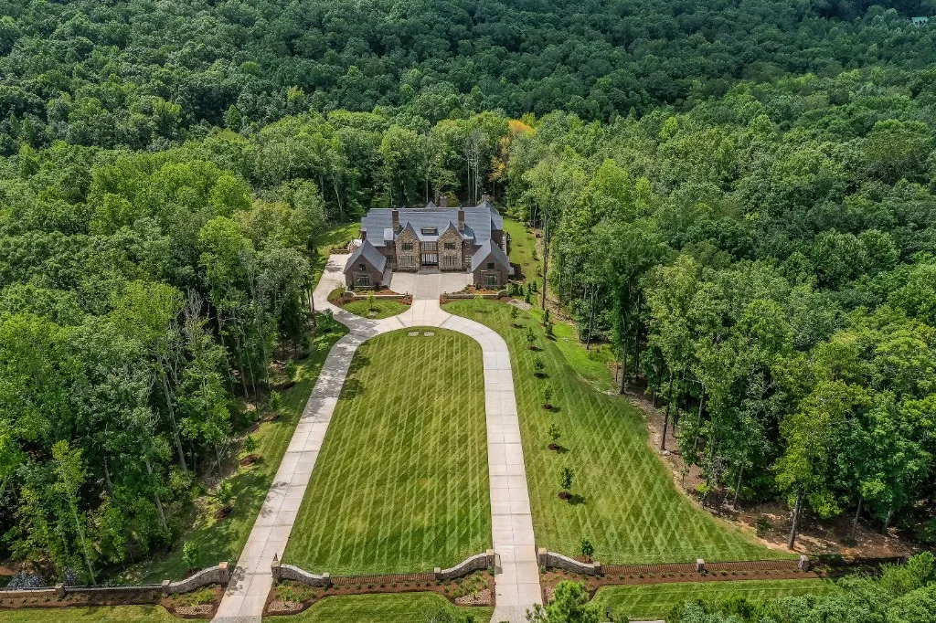 Mtn Lake — aerial view of the estate and motor court